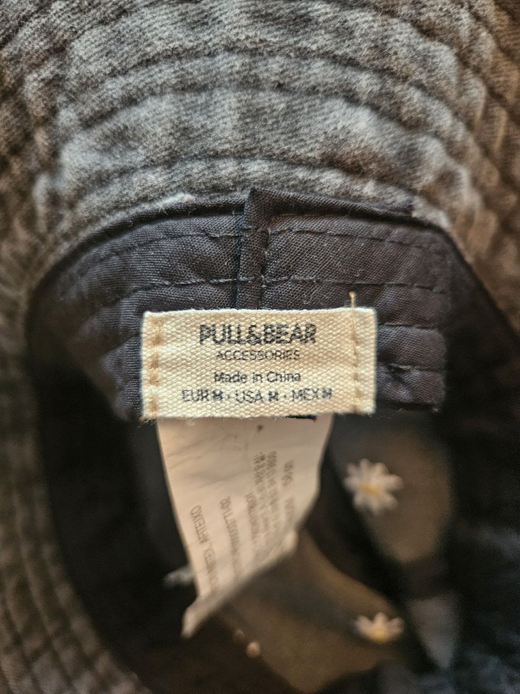 Copricapi, berretti & cappellini: Frühlings-Bucket Hat mit Gänseblümchen  – Usato da Bern venduto da mir_bs7y 2