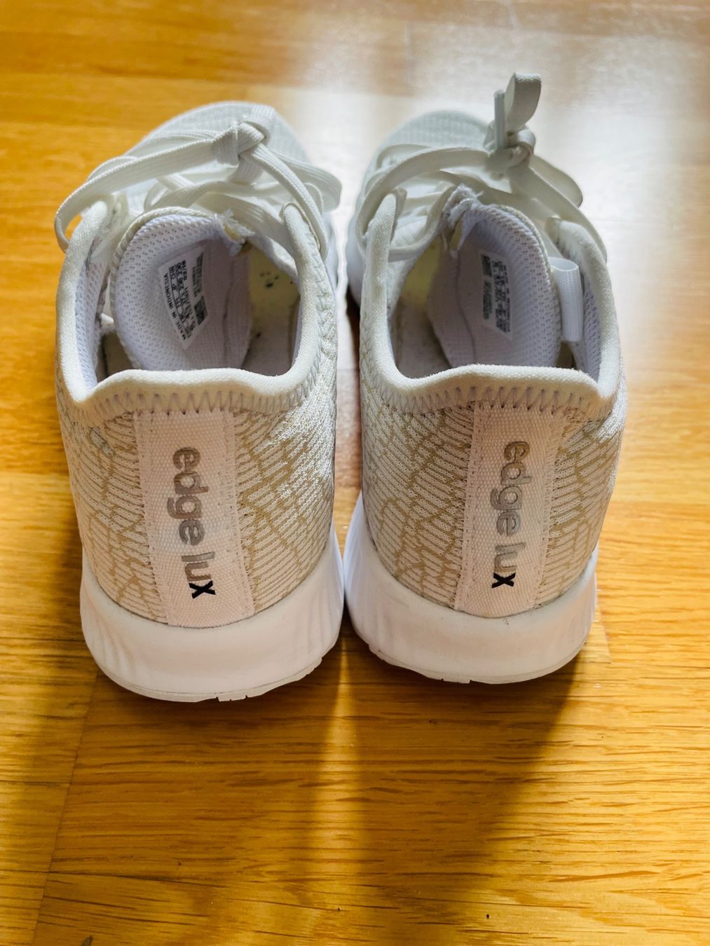 Adidas Scarpe da donna: Neue, leichte Adidas-Turnschuhe – Nuovo (secondo la descrizione) da Richterswil venduto da Lasminia 2