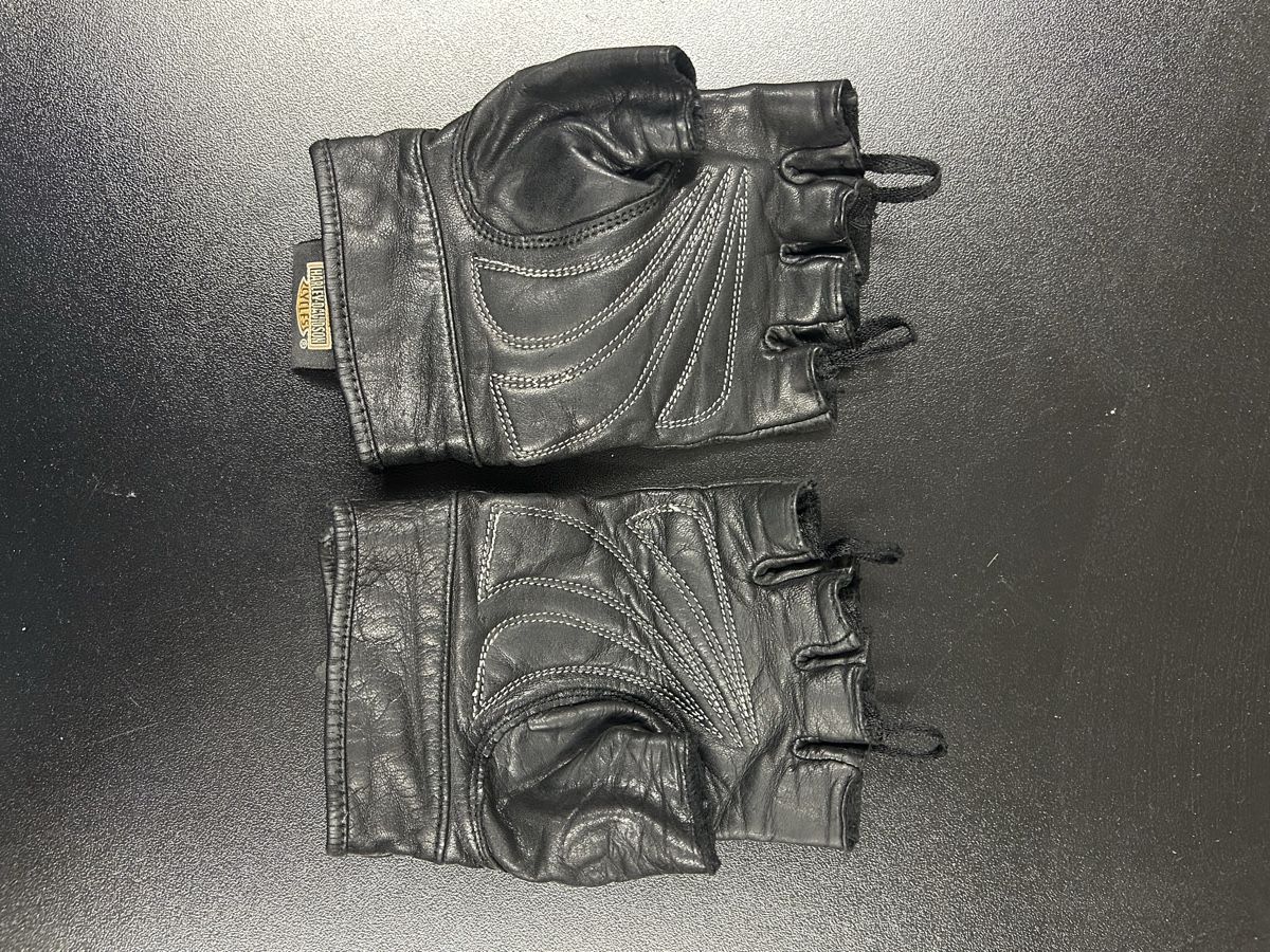 Harley-Davidson Guanti & manicotti: Fingerlose Harley Davidson Motorradhanschuhe – Usato da Münchenstein venduto da Cello30 1