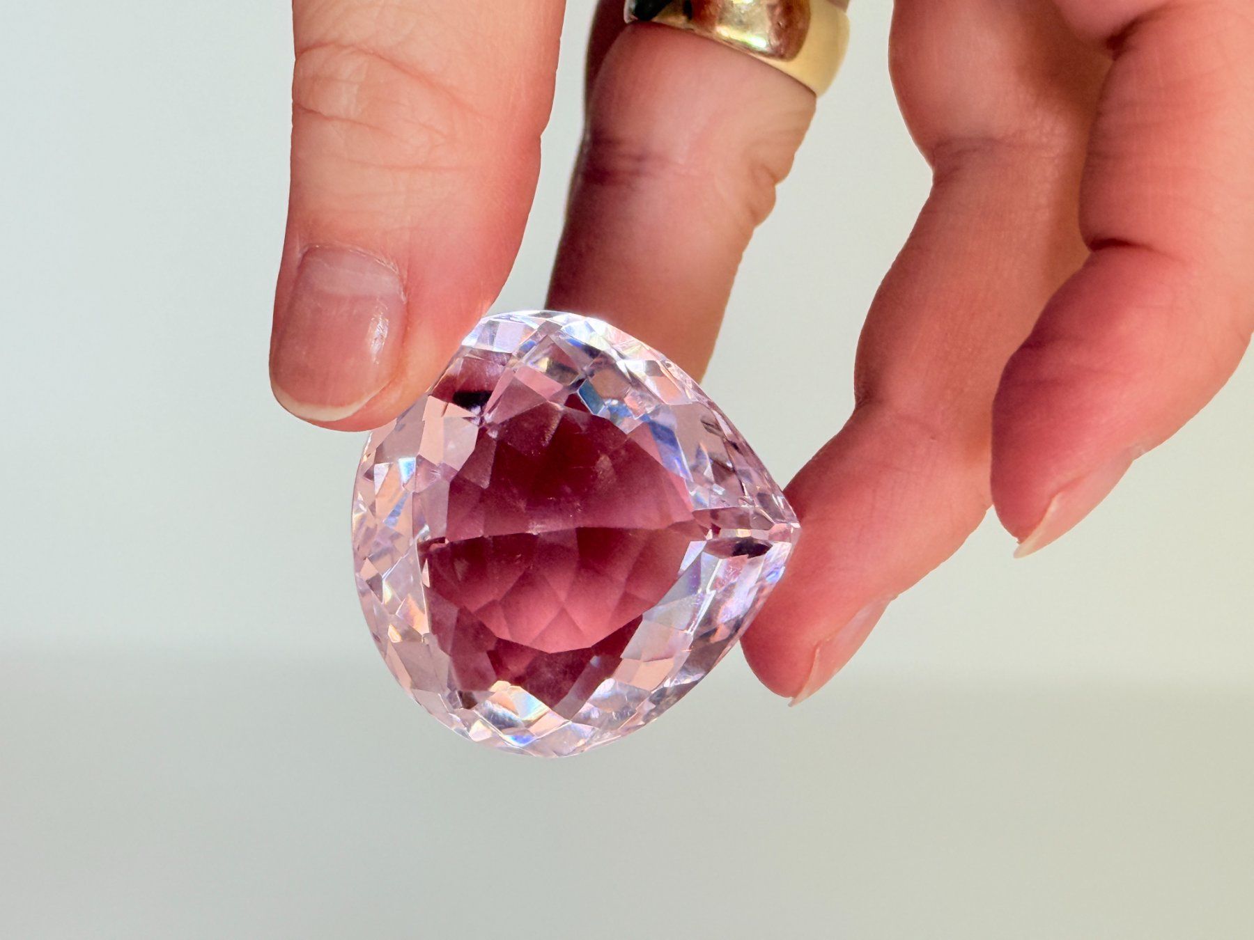 Minerali & Pietre curative: 150.00 Ct Pear Cut Certified – Nuovo e nell'imballaggio originale da Genève venduto da AWWA 6