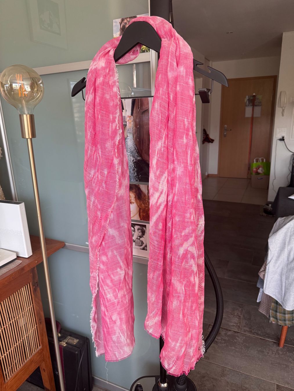Esprit Foulard & Sciarpe: Echarpe Esprit Rose Tissu Léger – Nuovo e nell'imballaggio originale da Vuisternens-Romont venduto da gol_xp6p 2
