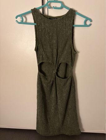 GREEN CUT-OUT MINI DRESS