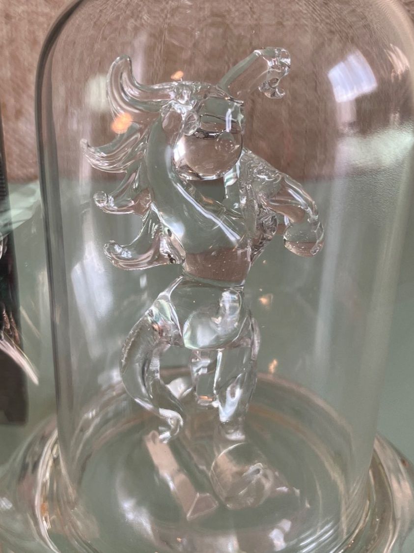 Caraffe: 2 Vintage Glaskaraffen, mit Innenfiguren – Usato da Sattel venduto da Pinggi7 3