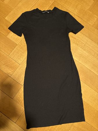 Zara Kleid Damen Grösse S schwarz gerippt eng elegant