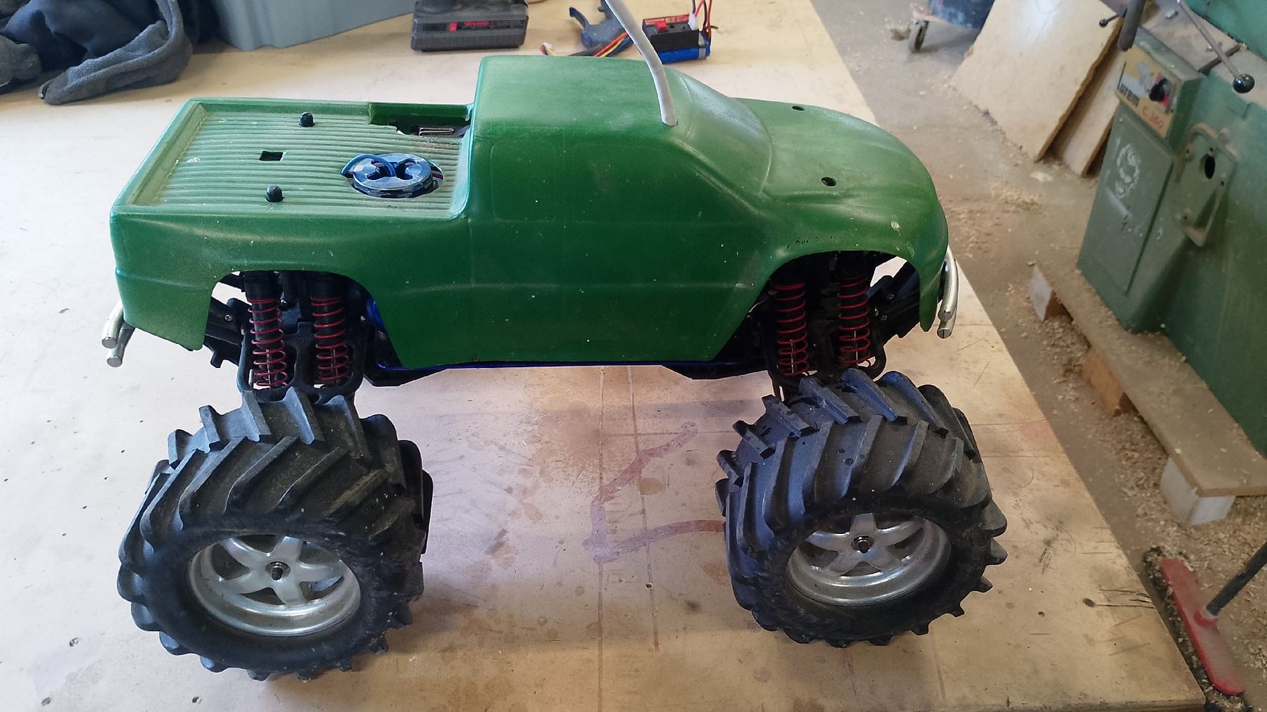 Traxxas RC Kits de montage: T Maxx Traxxas 1/10 – D'occasion à Fey (Nendaz) par tim_5q6t 1
