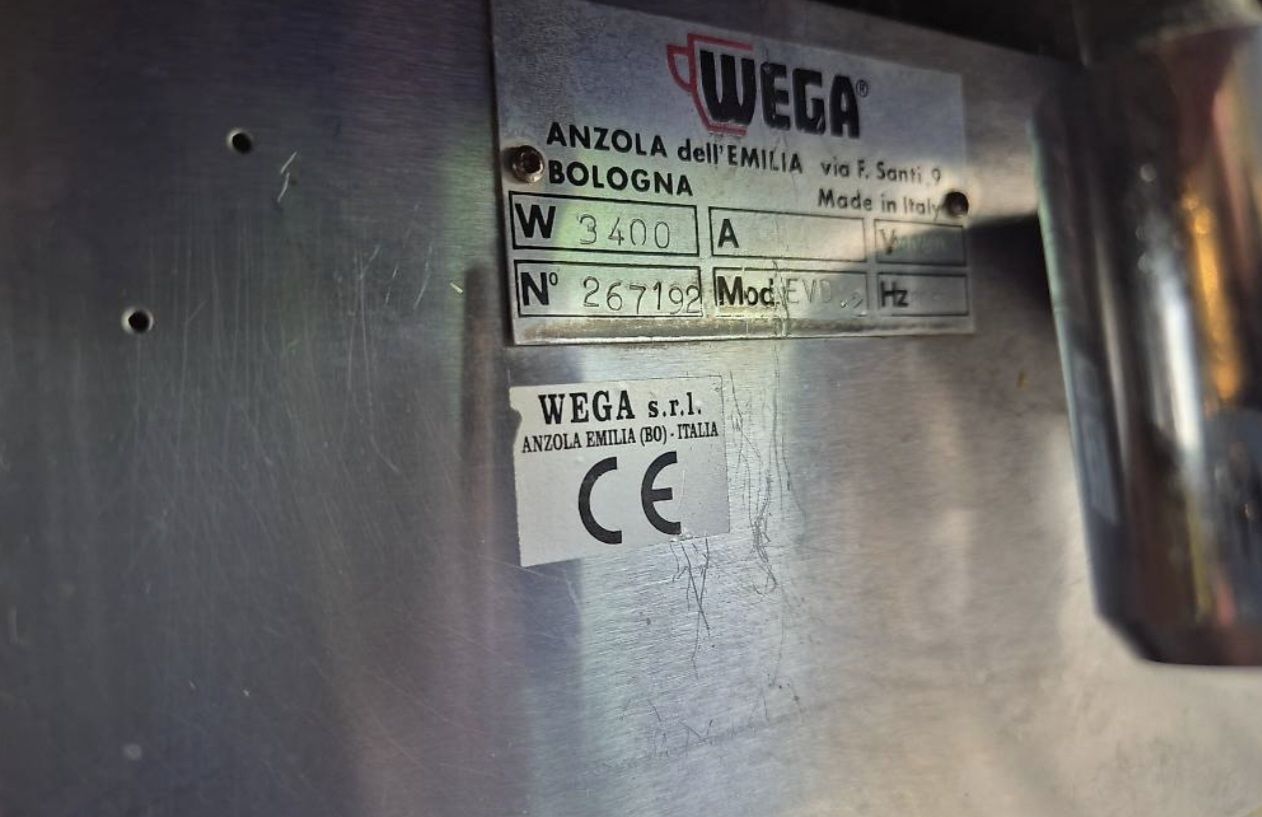 Wega Macchine per caffè & Macchine per espresso: Kaffemachine Wega Bologna – Difettoso da Dulliken venduto da Undercover 1