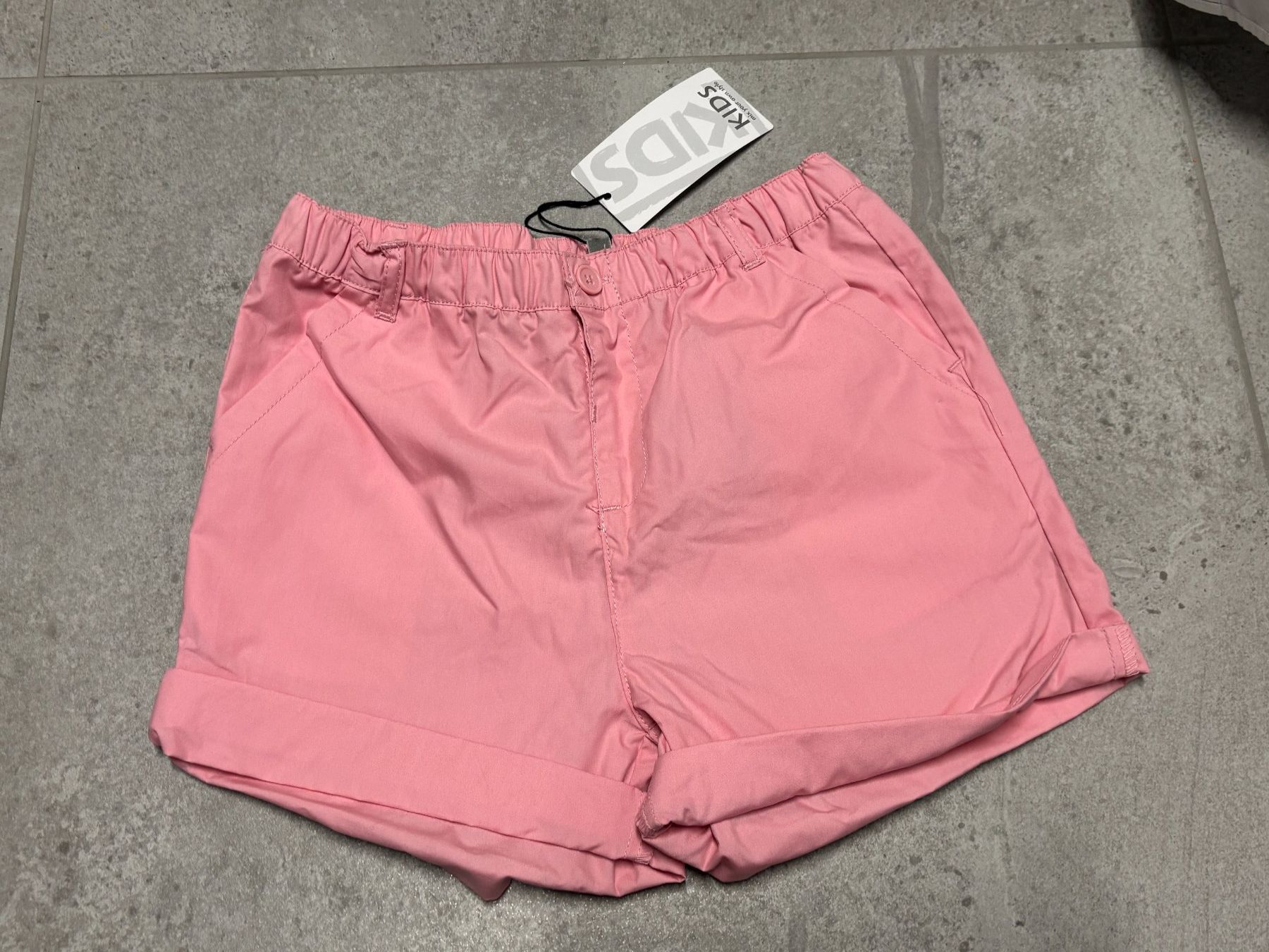 Pantalons: Short léger neuf taille 140 – Neuf (Voir description) à Salvenach par gwenwywar