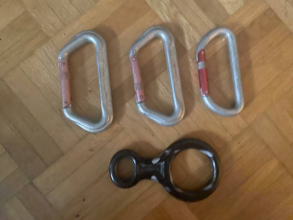 Attrezzatura da arrampicata: Karabiner Set und Chalk – Usato da Zürich venduto da pikola24