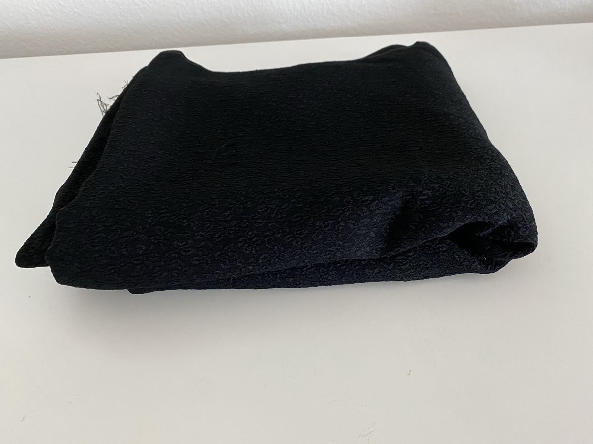 Stoffe: Stoff Schwarz mit Muster Grösse ca 420x88cm  – Neu (gemäss Beschreibung) aus Flawil von sonnengeist