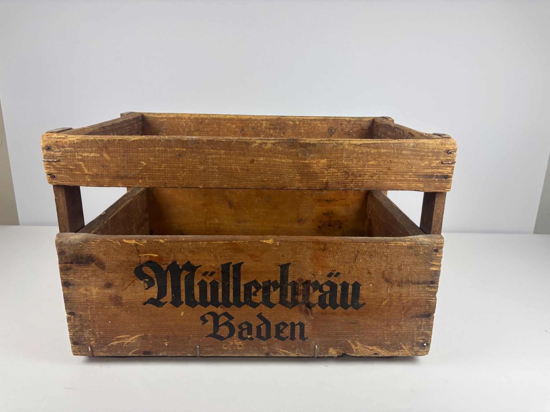 Wein- & Bierkisten: Müllerbräu Baden Holzkiste – Gebraucht aus Wettingen von Wendemarket