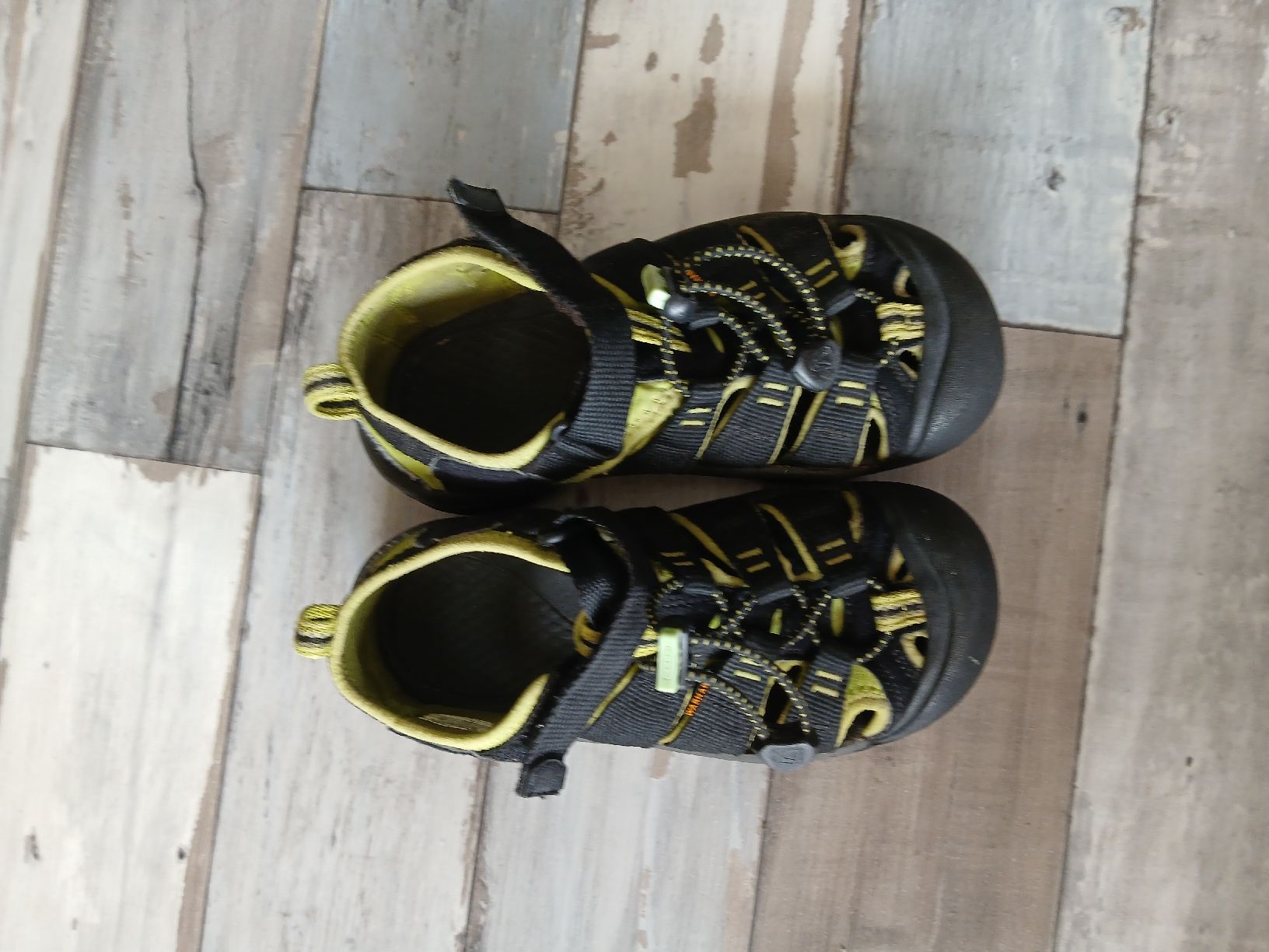 Keen Scarpe per ragazzi: 32 33 Keen Sandale – Usato da Sevelen venduto da boutiquenounou 1