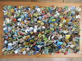Über 370 Pins / Aus Sammlung / Alle mit Verschlüssen