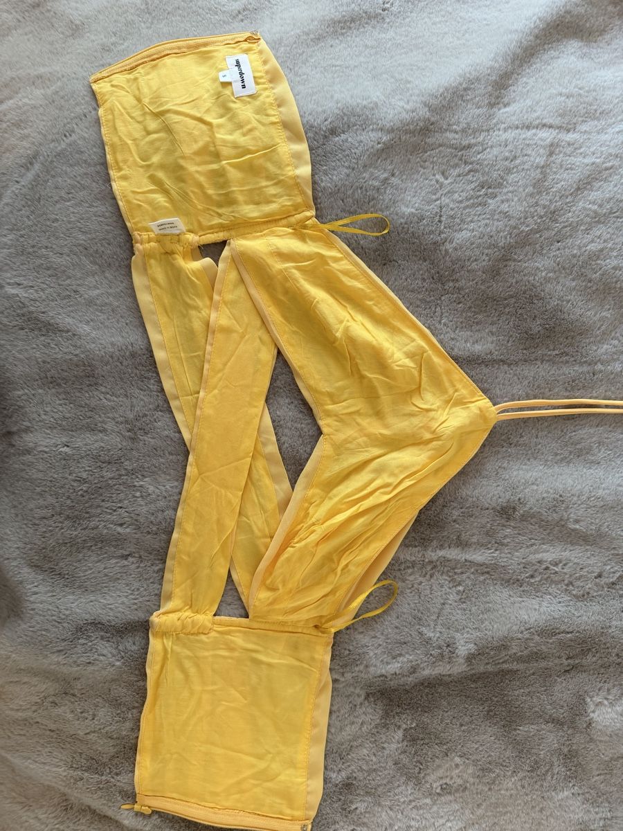 Bershka Top: Superdown Yellow Halter Top - Size S – Nuovo (secondo la descrizione) da Erlenbach ZH venduto da Ma.Pi 4