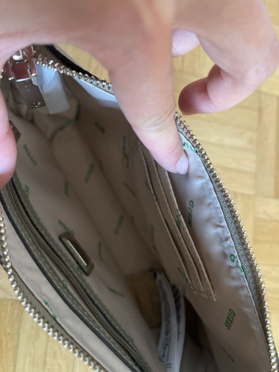 Guess Borse da donna: Khaki Guess Schultertasche – Nuovo (secondo la descrizione) da Bolligen venduto da yue_9wxw 1