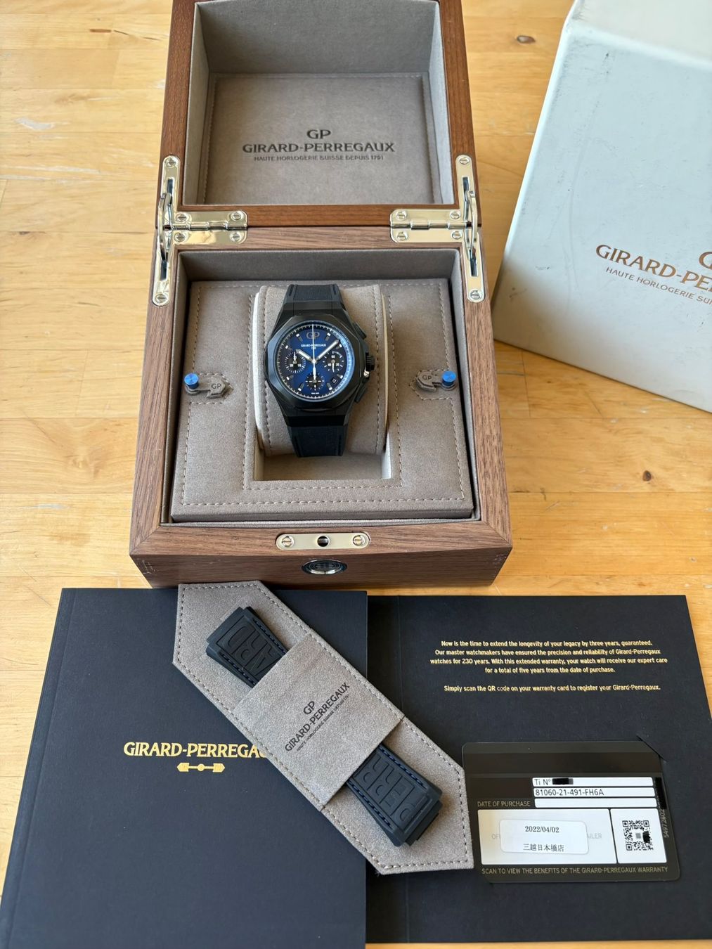 Girard-Perregaux Orologi: Girard Perregaux Laureato Absolute Chronograph Fullset – Usato da Birsfelden venduto da Mynos 1