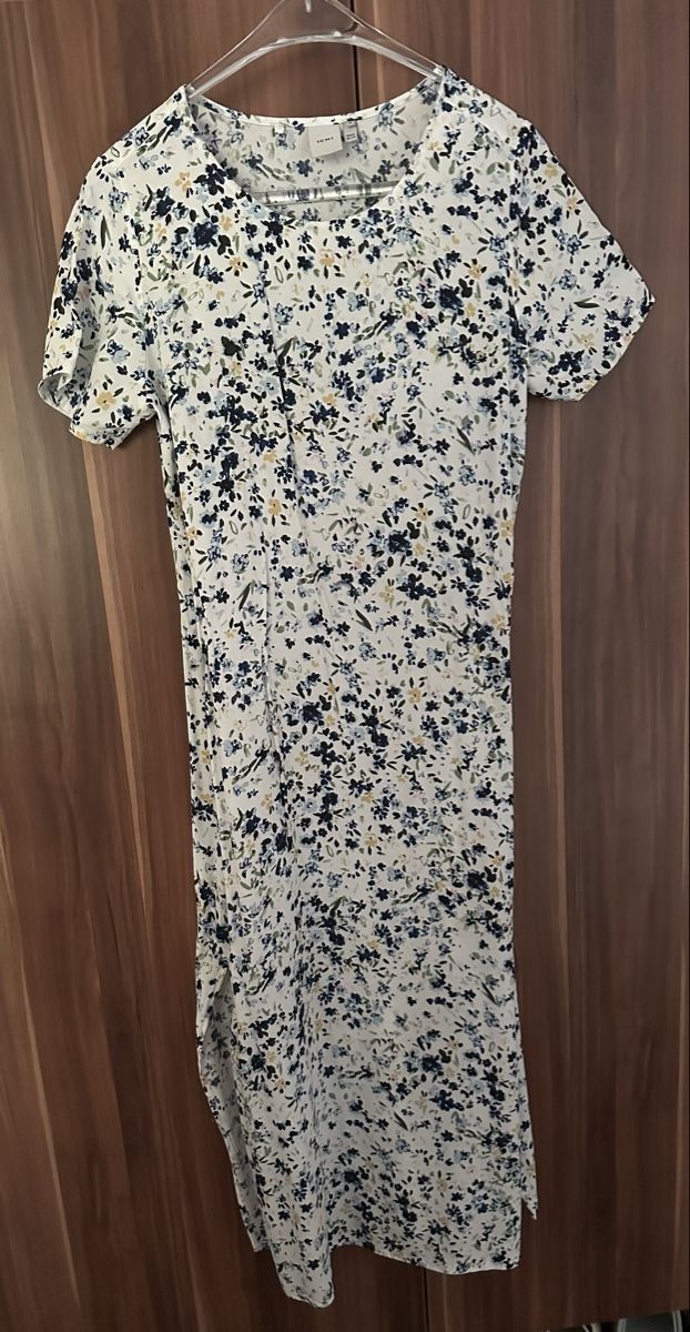 Vestiti: Kleid ICHI Blumenmuster Weiss Blau Grösse M – Usato da Zürich venduto da Schoekin