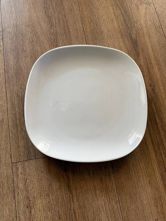 Teller: 3 weisse Teller, quadratisch, ca. 25 cm – Gebraucht aus Zürich von inf_5zz5