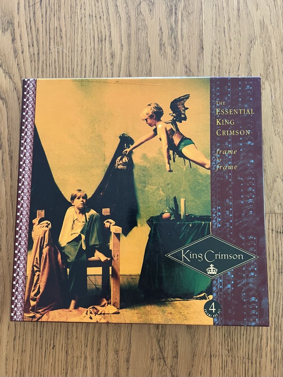 CD: KING CRIMSON: The Essential King Crimson - Frame By Frame – Nuovo (secondo la descrizione) da Hünenberg venduto da Paddels