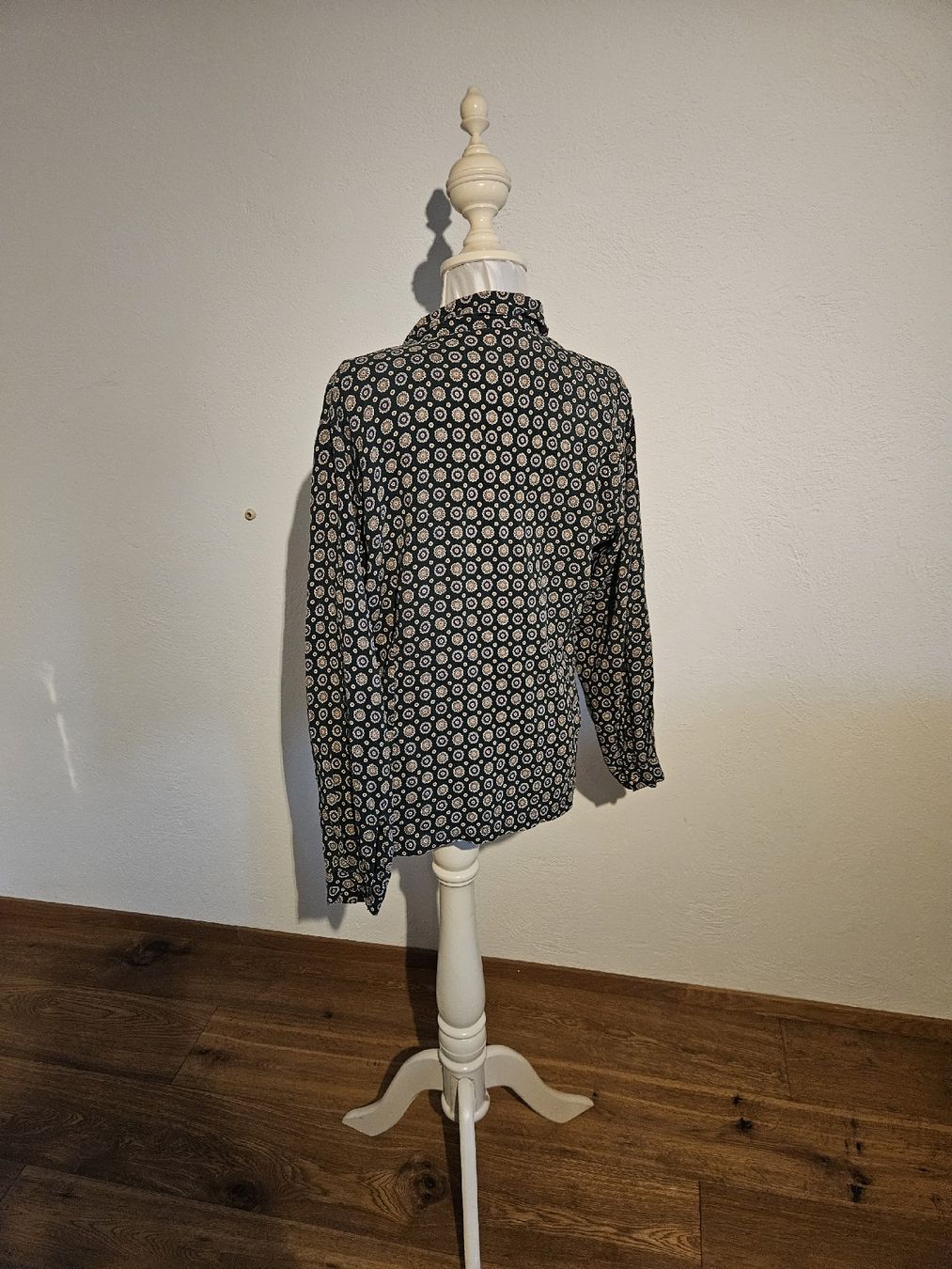 Vero Moda Blusen: Vintage Hemd/Bluse mit Muster, Grösse M – Gebraucht aus Bern von TroeS 2