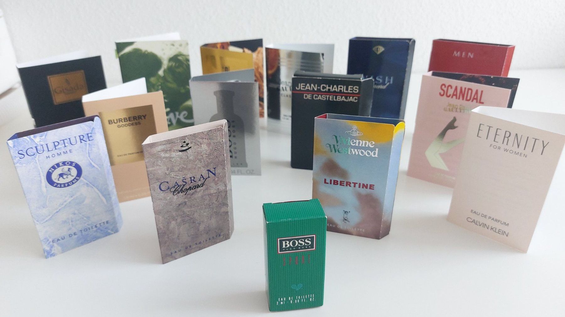 Profumi & Eau de Toilette: 24 Miniatur Parfum verschiedene – Usato da Zürich venduto da ChiaraCindyLou 7