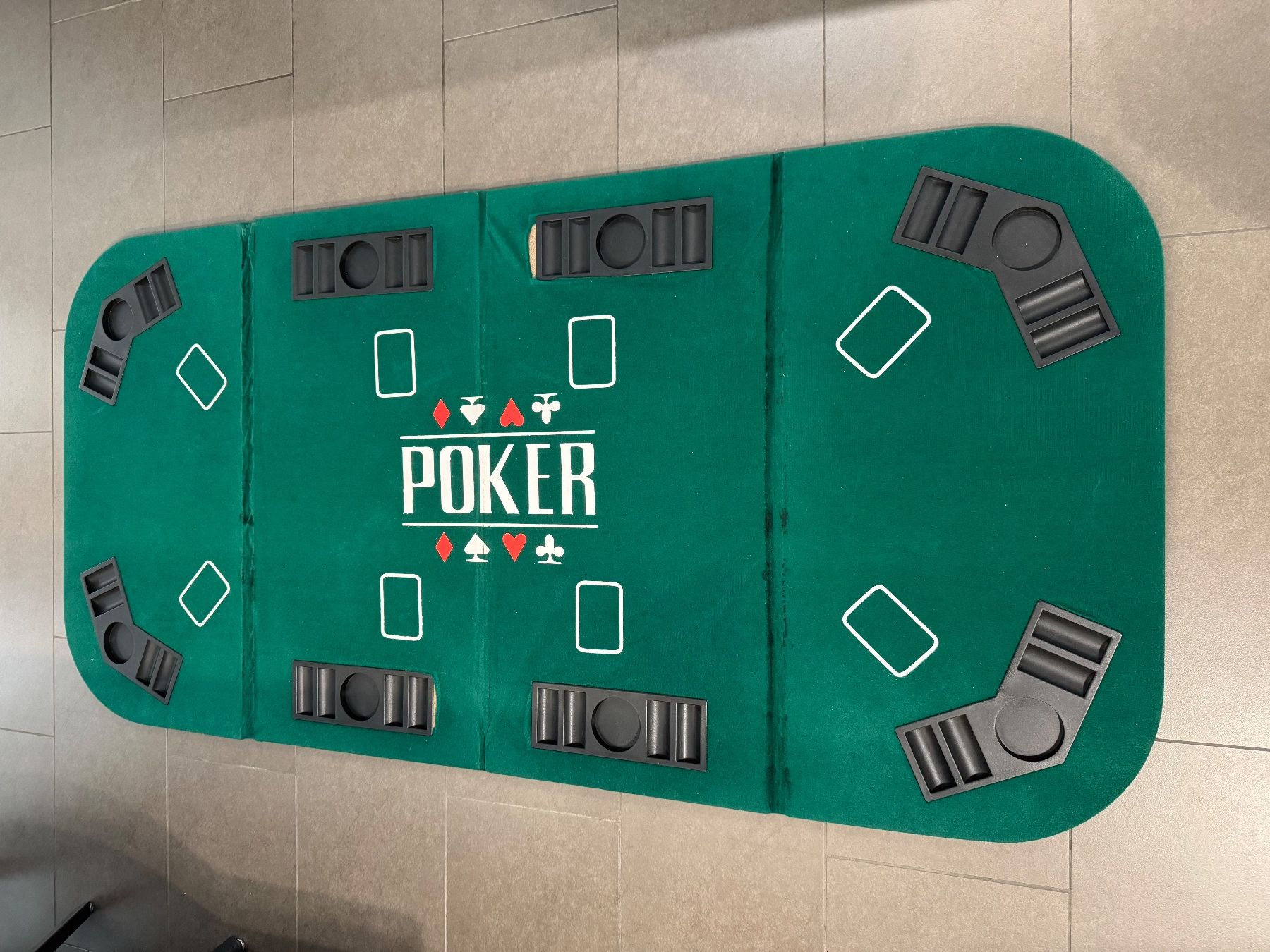 Giochi: Pokerkoffer 500 Chips mit Tischauflage + Plastikkarten – Usato da Solothurn venduto da Niyzuh 2