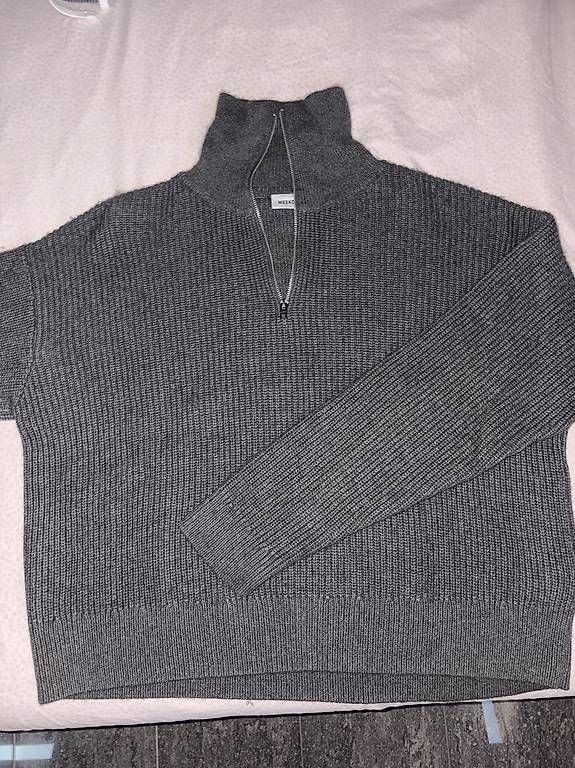Pulls & Sweat-shirts: Weekday Strickpullover mit Zip – D'occasion à Obergerlafingen par raj_5njg