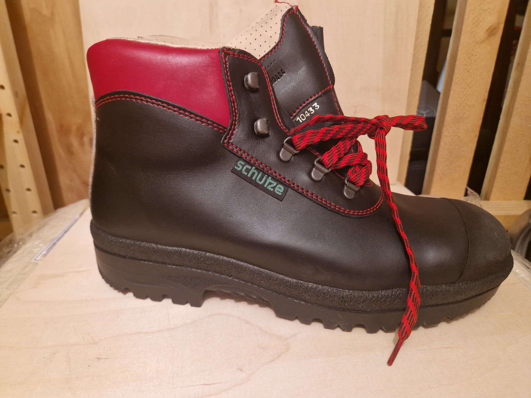 Scarpe da uomo: Chaussures de sécurité - Schuetze Schuhe 850 -45 – Nuovo e nell'imballaggio originale da NYON venduto da artnetgallery