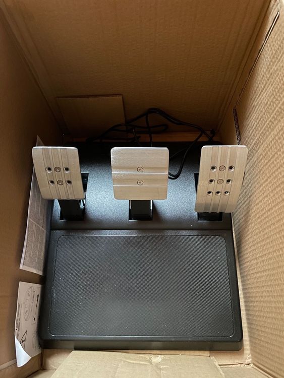 Thrustmaster T300 RS GT Edition Lenkrad und Pedale | Kaufen auf Ricardo