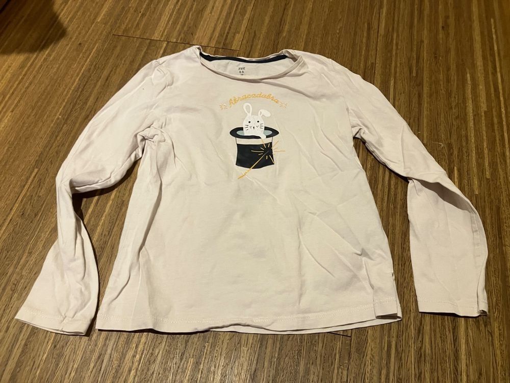 Blusen, T-Shirts & Tops: Langarmshirt, Gr. 128, mit Zauberhut – Gebraucht aus Ruggell von VegasGirl