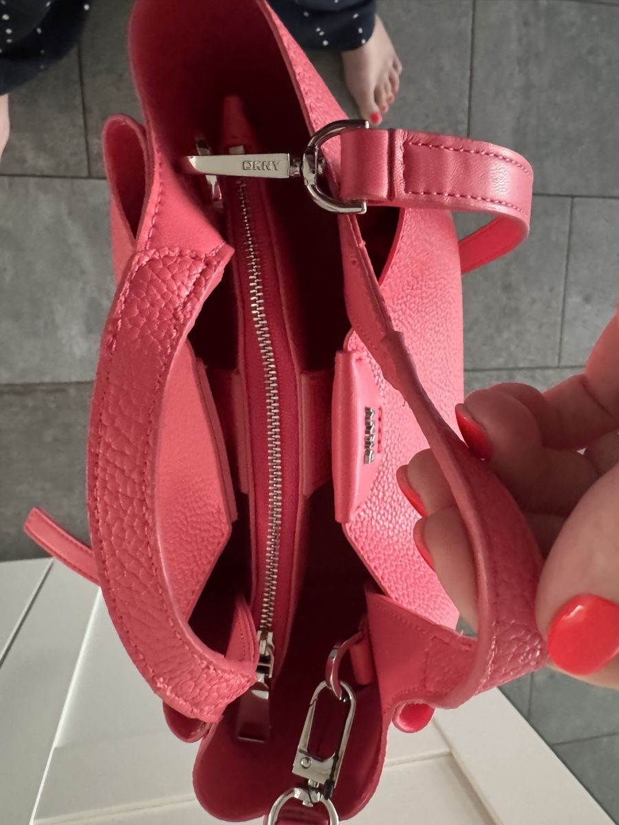 DKNY Borse da donna: Sac DKNY Korall Crossbody – Usato da Biel/Bienne venduto da 2Cheesecake 6