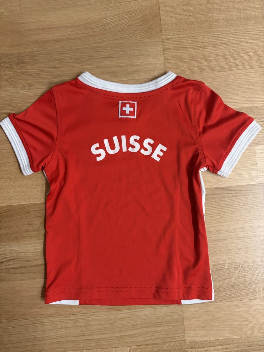 Scarpe, pantaloni & magliette da ginnastica: Schweizer Fantrikot – Usato da Zürich venduto da Wwwiden 1