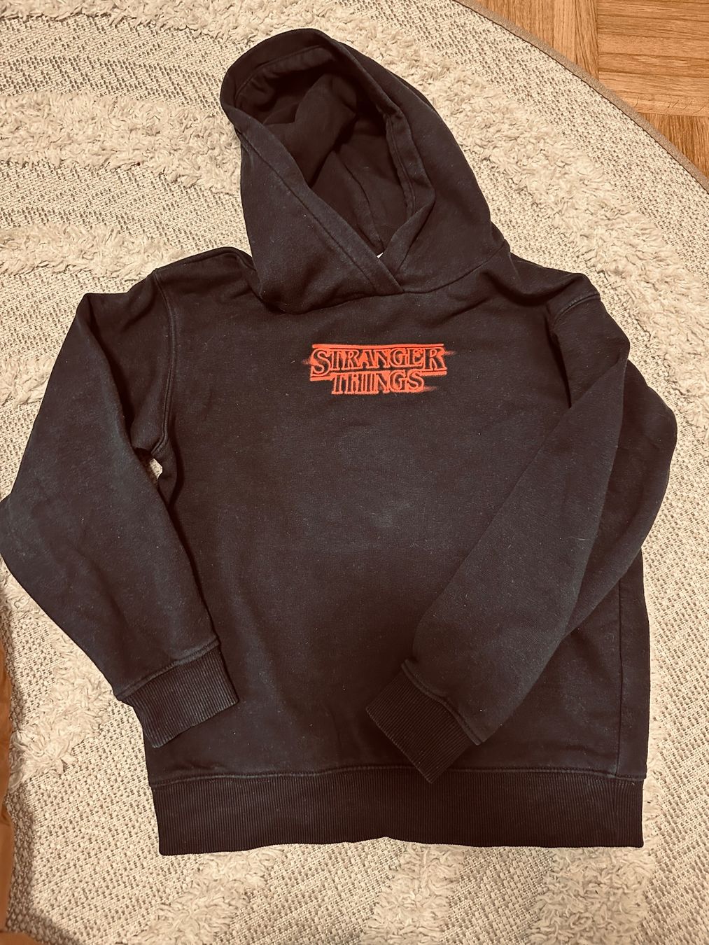 Kleiderpakete & -sets: Hose, Pulli-Stranger Things H&M Kinderkleidung 8-10 J – Gebraucht aus Basel von iulia_haul 5