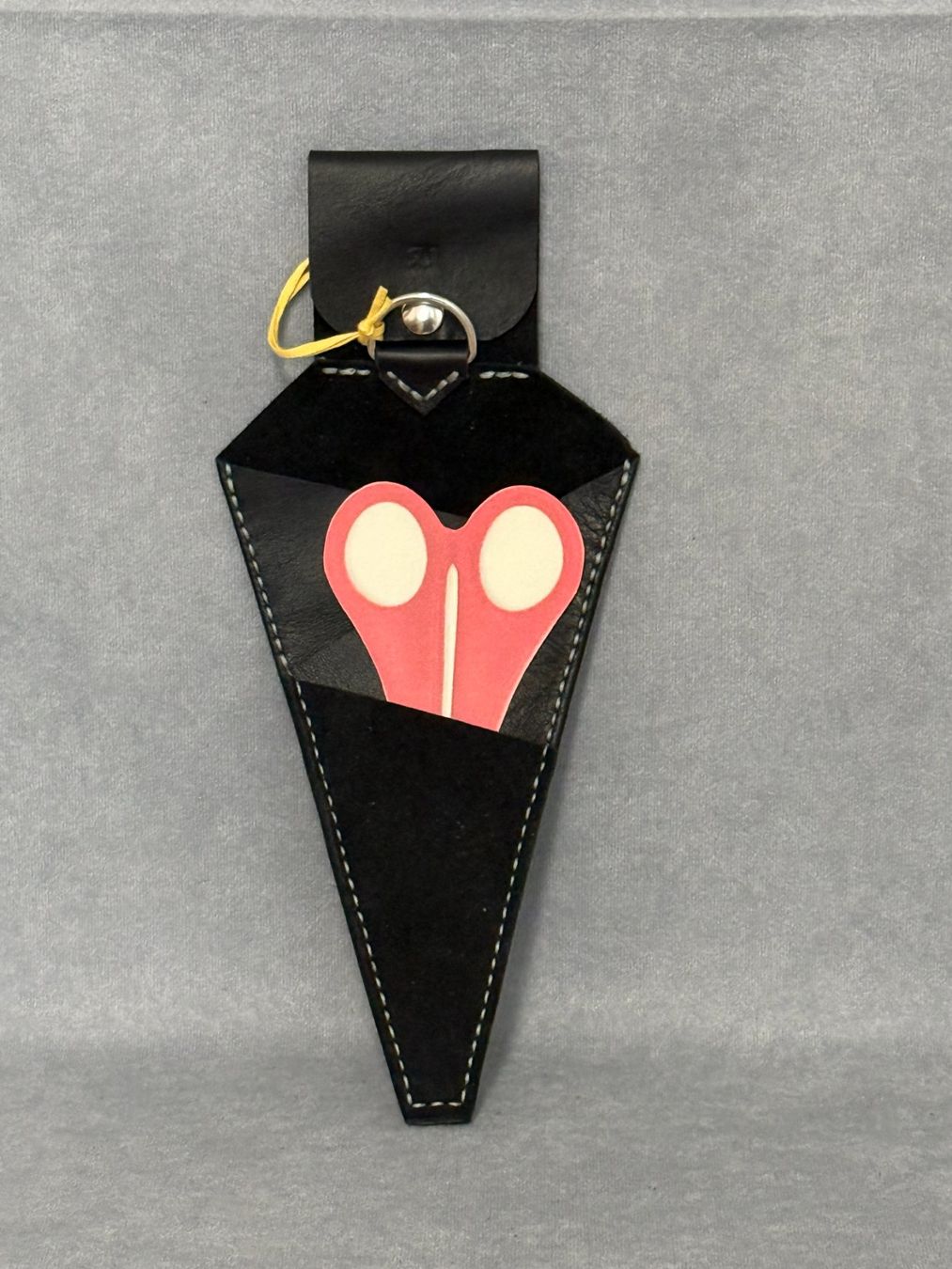 Borse: Leder Gurt-Scherenhalter, Handmade, Sale Angebot – Nuovo (secondo la descrizione) da Wil SG venduto da Rost2023