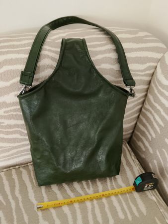 Damen Handtasche dunkelgrün . Neu