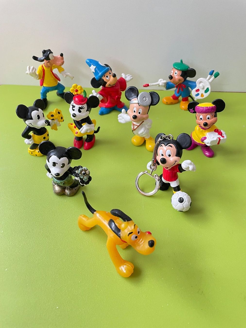 Disney Statuette: 10x 80er Disney Comic Figur Mickey Minnie Goofy Pluto Bully – Usato da Gossau SG venduto da entwederoder