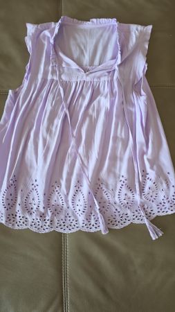 Bluse lila Grösse 40 Lochstickerei mit Fransen