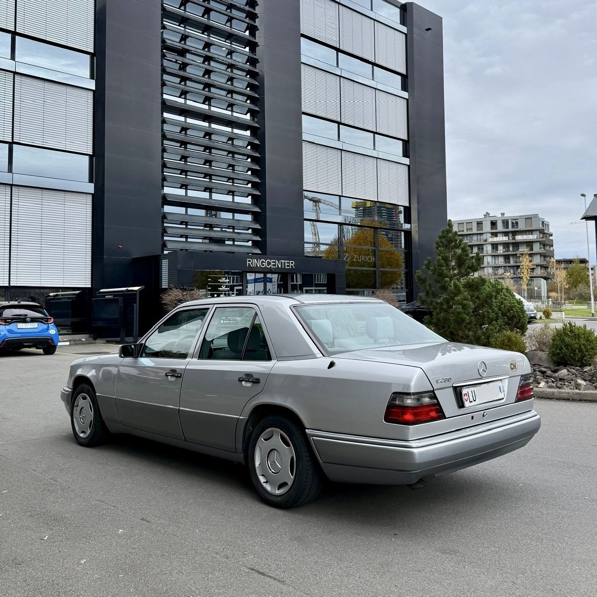 Mercedes-Benz Automobili: Mercedes-Benz E 280 W124 Mopf 2 – Usato da Luzern venduto da Domgjoni_Benz 3