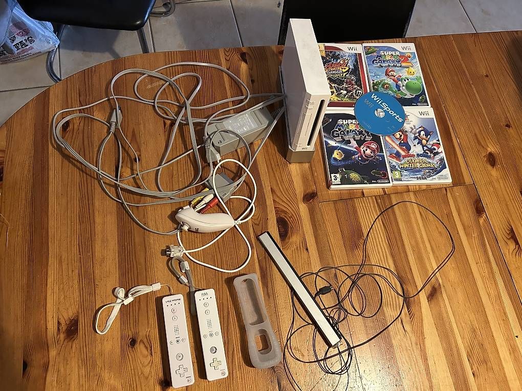 Console: Wii à vendre avec 5 jeux  – Usato da La Neuveville venduto da biz_mn8c 2