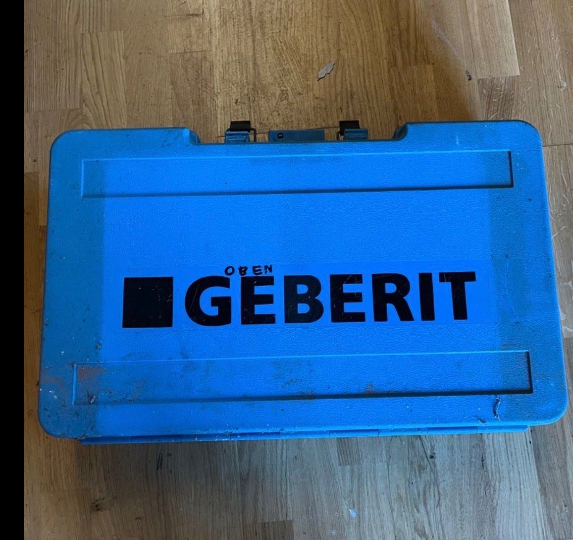 Geberit Tutti gli attrezzi: Geberit Mepla Koffer mit Pressbacken – Usato da Uster venduto da TB1991 1