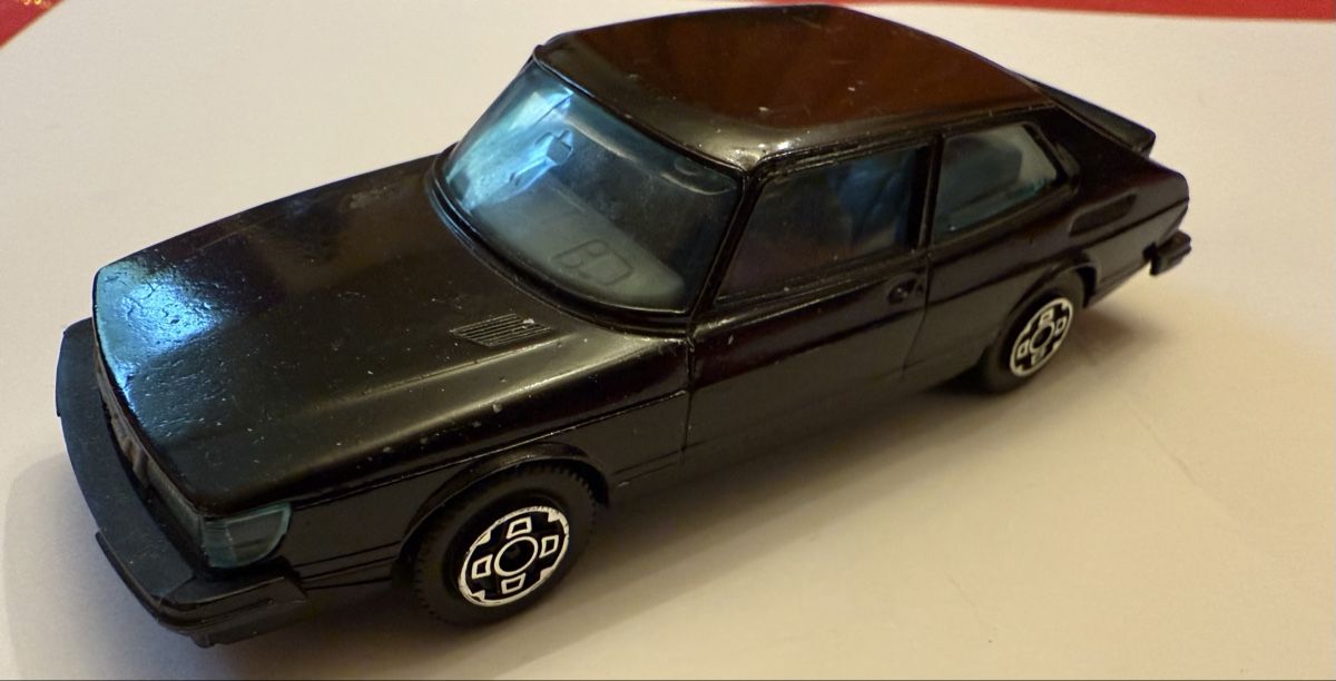 Bburago Modellautos: Saab 900 Turbo/1:43/ Burago – Gebraucht aus hunzenschwil von Oldipark