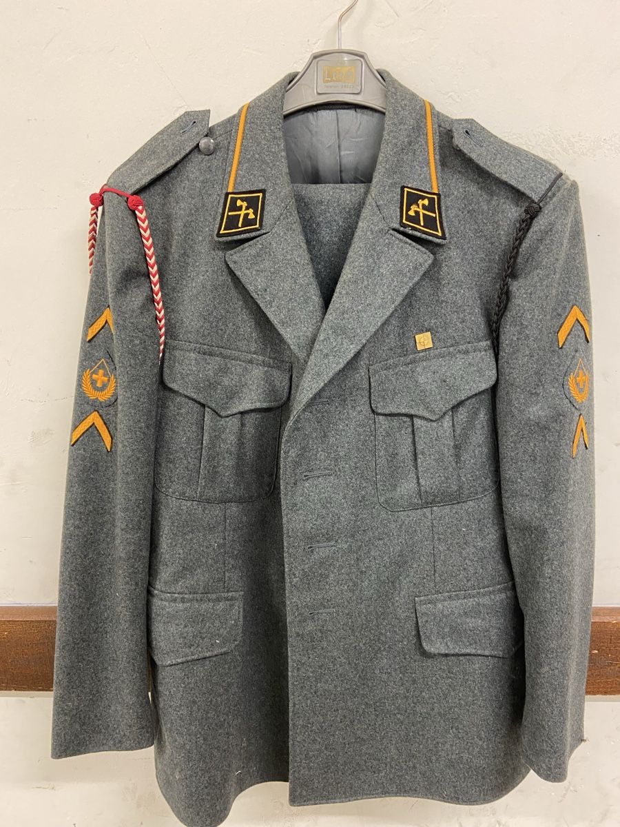Armée suisse Uniformes: Schweizer Militär Uniform  – D'occasion à Dietikon par brocki-eyra