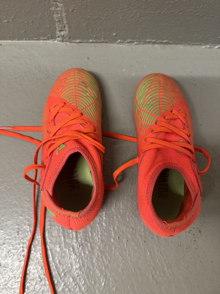 Adidas Chaussures garçon: Kinder Nockenschuhe Grosse 31 – D'occasion à Zürich par zd_1965 4