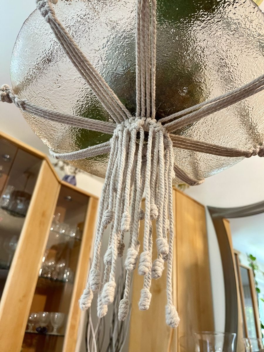 Tutte le decorazioni: 🪵 Makramee Blumenampel mit Glasboden oder Holzplatte🌺 – Nuovo e nell'imballaggio originale da Adliswil venduto da Ajoure_Atelier 5