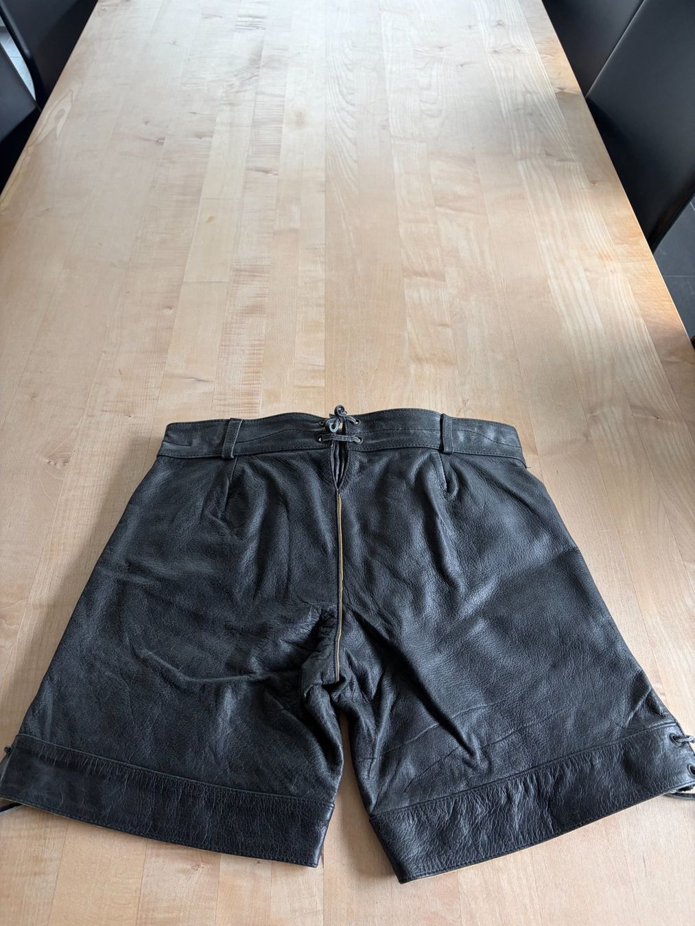 Pantalons: Damen-Lederhose Gr.40 – D'occasion à Azmoos par Verwir64 1