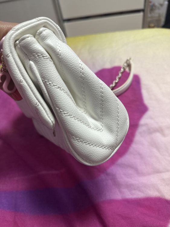 Guess Taschen für Damen: Weisse Handtasche von Guess mit Kette, neuwertig. – Neu (gemäss Beschreibung) aus Netstal von Queen37 1