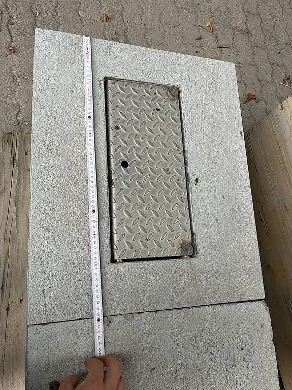 Rivestimenti per pavimenti: 15 Stk. Betonplatten mit Abwurfdeckel – Usato da Rodels venduto da Schmaetti12 1