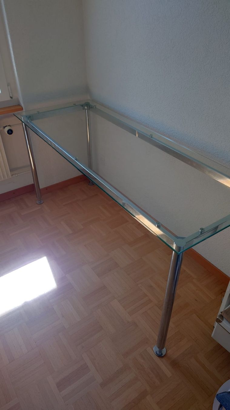 Scrivanie: Schreibtisch mit Glasplatte – Usato da Gwatt (Thun) venduto da mar_2rrg 1