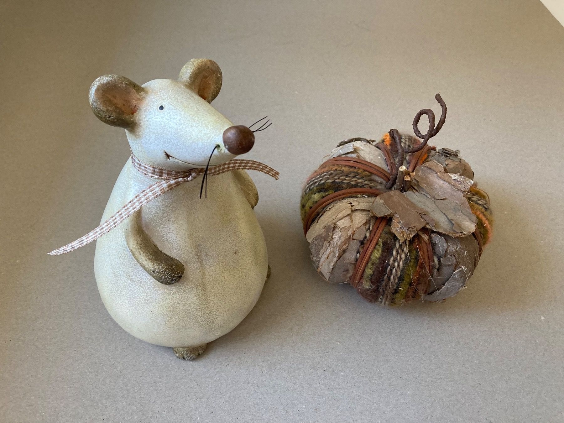 Tutte le decorazioni: Ton-Maus mit Kürbis – Usato da Neu St.Johann venduto da har_f865 1