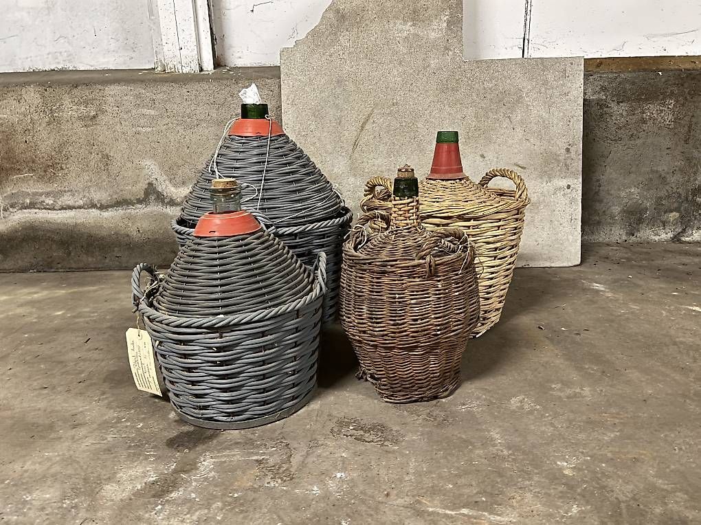 Flaschen: Lot de 4 bonbonnes  – Gebraucht aus Delémont von pet_qf6g