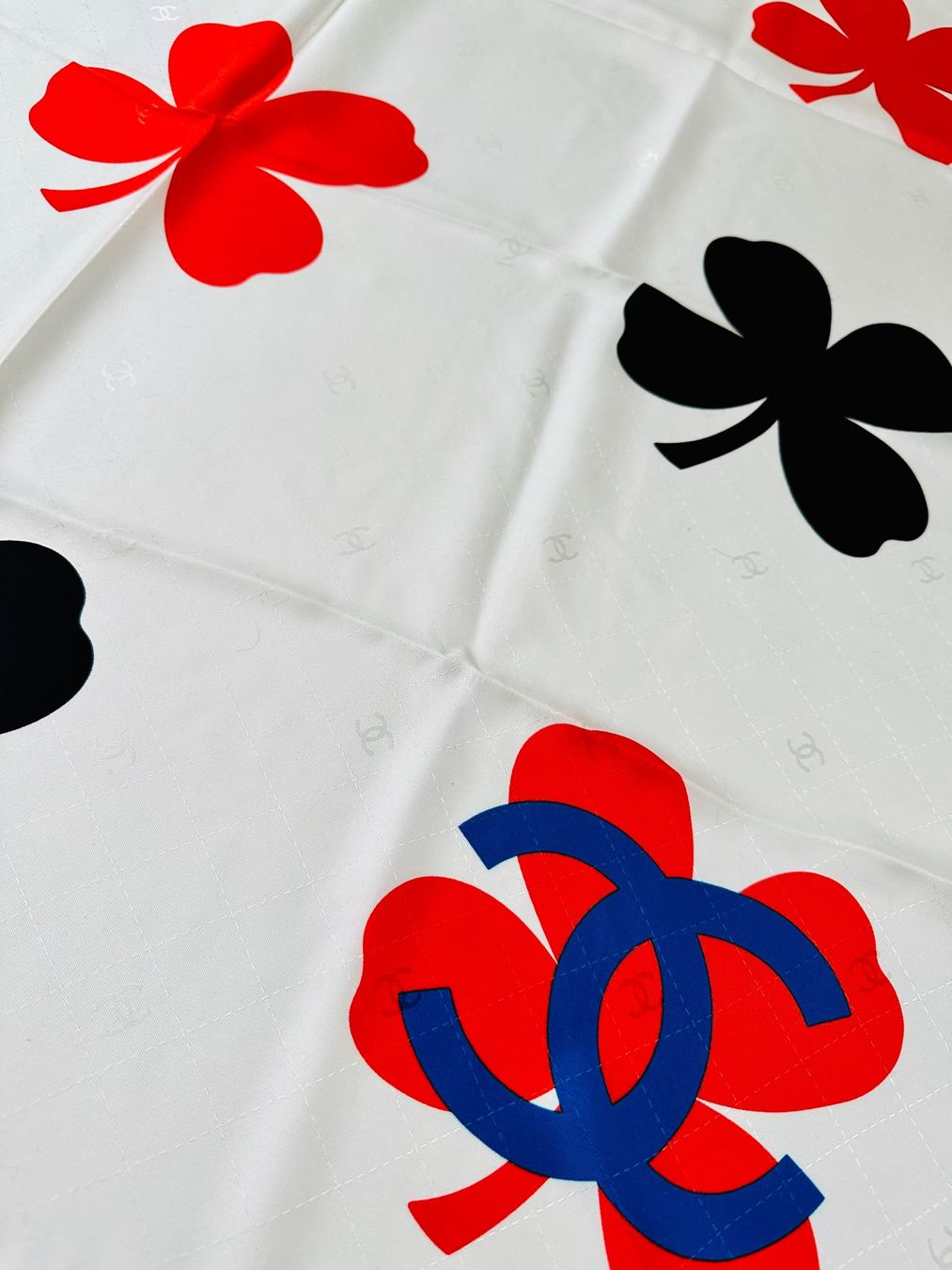 Chanel Foulard & Sciarpe: Chanel foulard – Nuovo (secondo la descrizione) da Pregassona venduto da Reluxuryspace 4